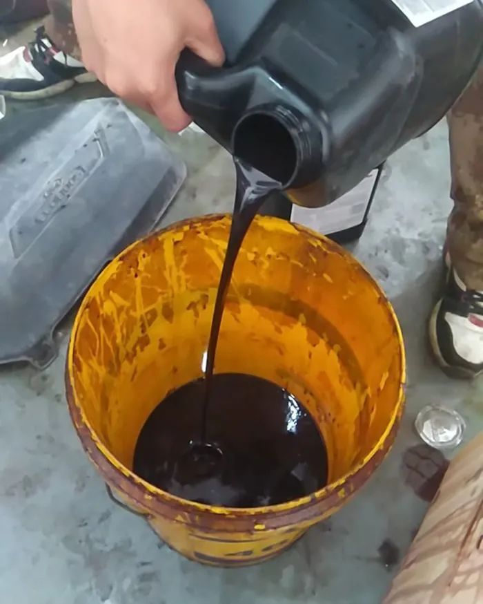 廢機(jī)油處理難度大，擺脫“惡臭異味”又有什么方向？.jpg