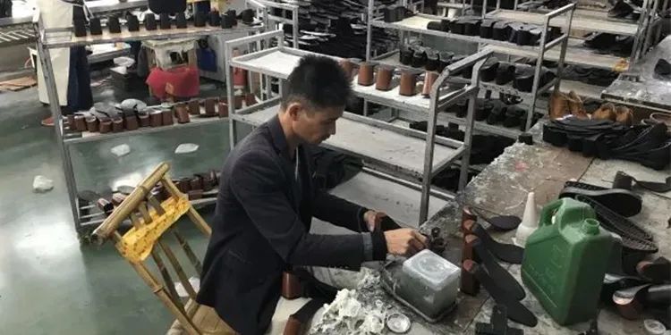 Dejing的凈??制鞋廠除臭劑，治理揮發(fā)性有機化合物(VOC)廢氣.jpg