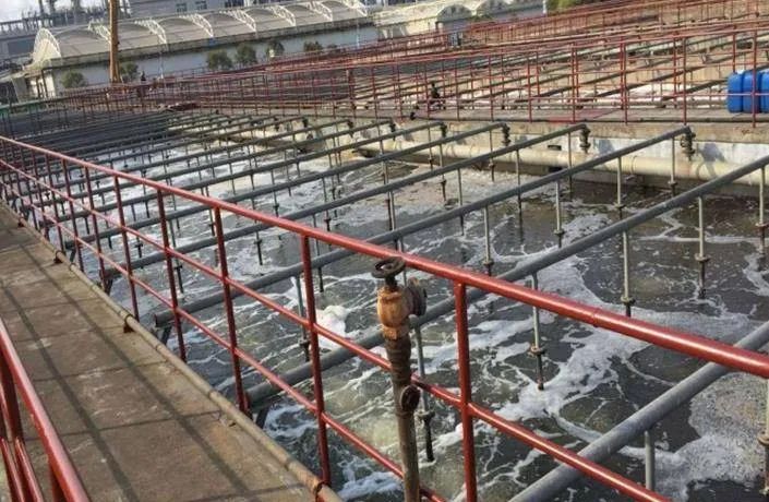 化工廠污水、污泥“臭氣熏天”遭投訴，該如何解決？